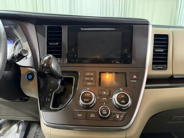 Used 2017 Toyota Sienna XLE w/ XLE Navigation Package AWD/4WD image 15