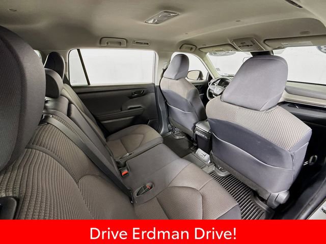 Used 2023 Toyota Highlander L image 29