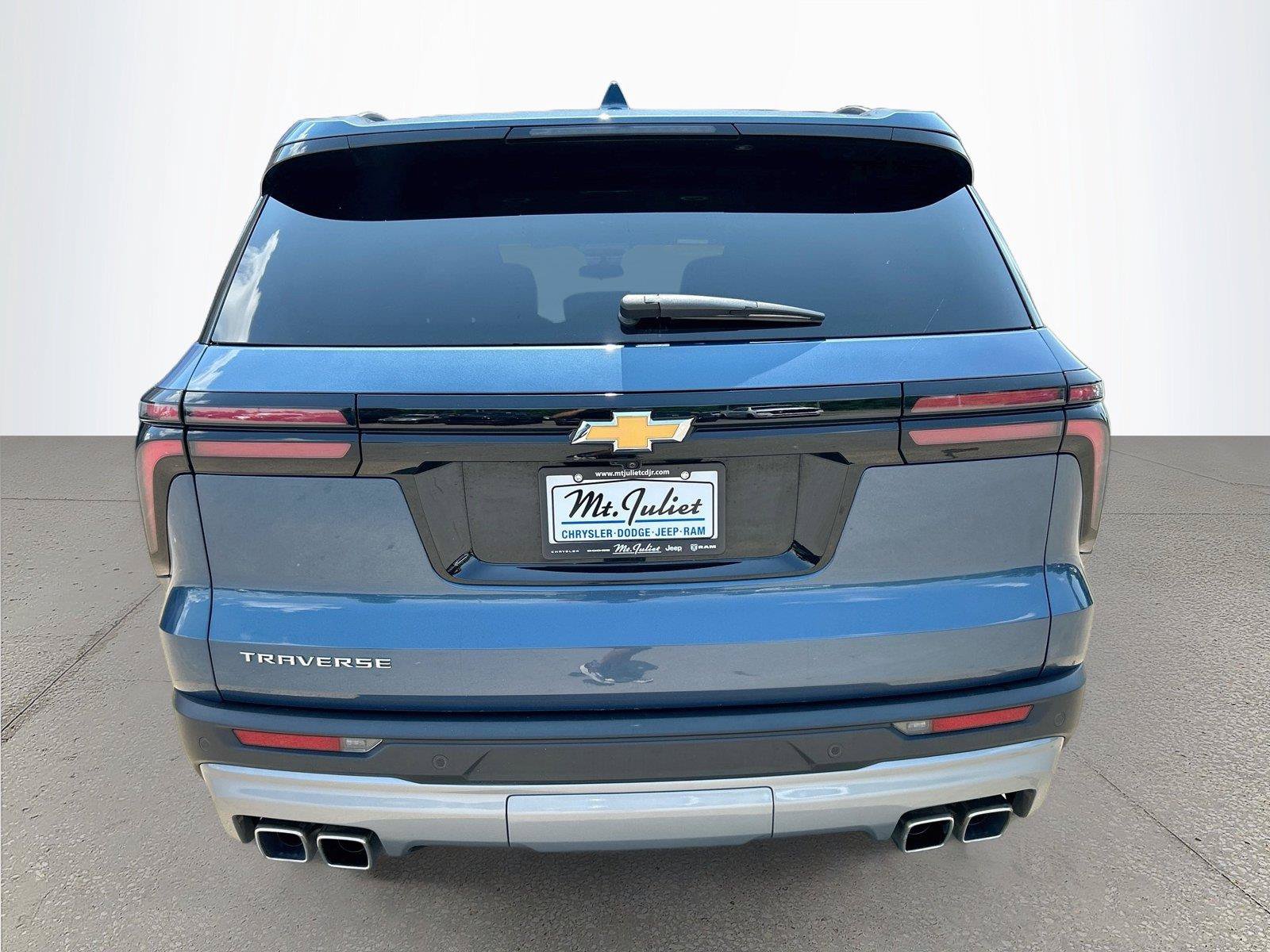 Used 2025 Chevrolet Traverse LT FWD image 5