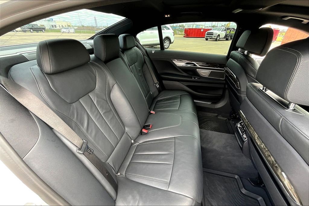 Used 2022 BMW 740i w/ M Sport Package image 36