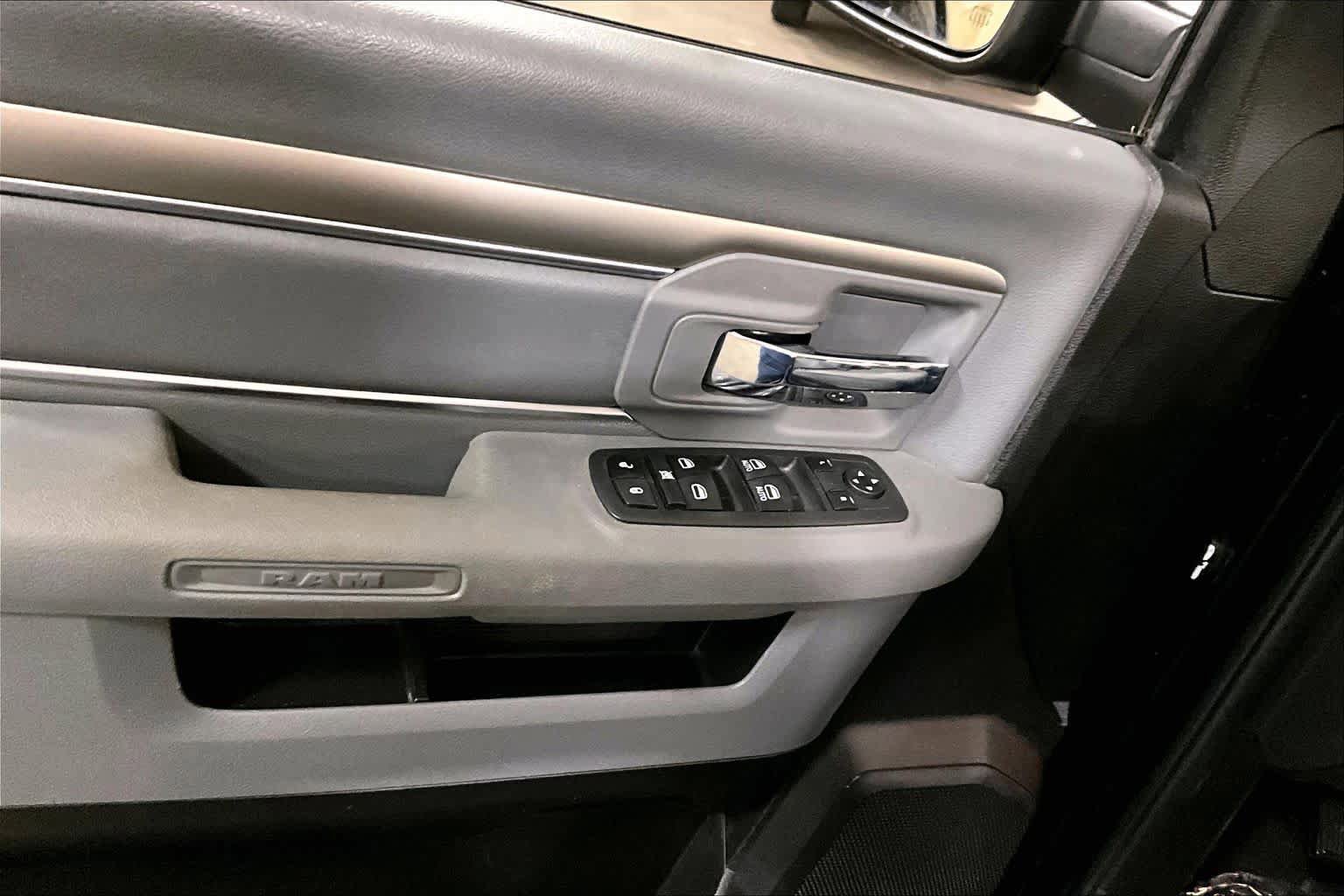 Used 2019 RAM 1500 Classic SLT RWD image 36