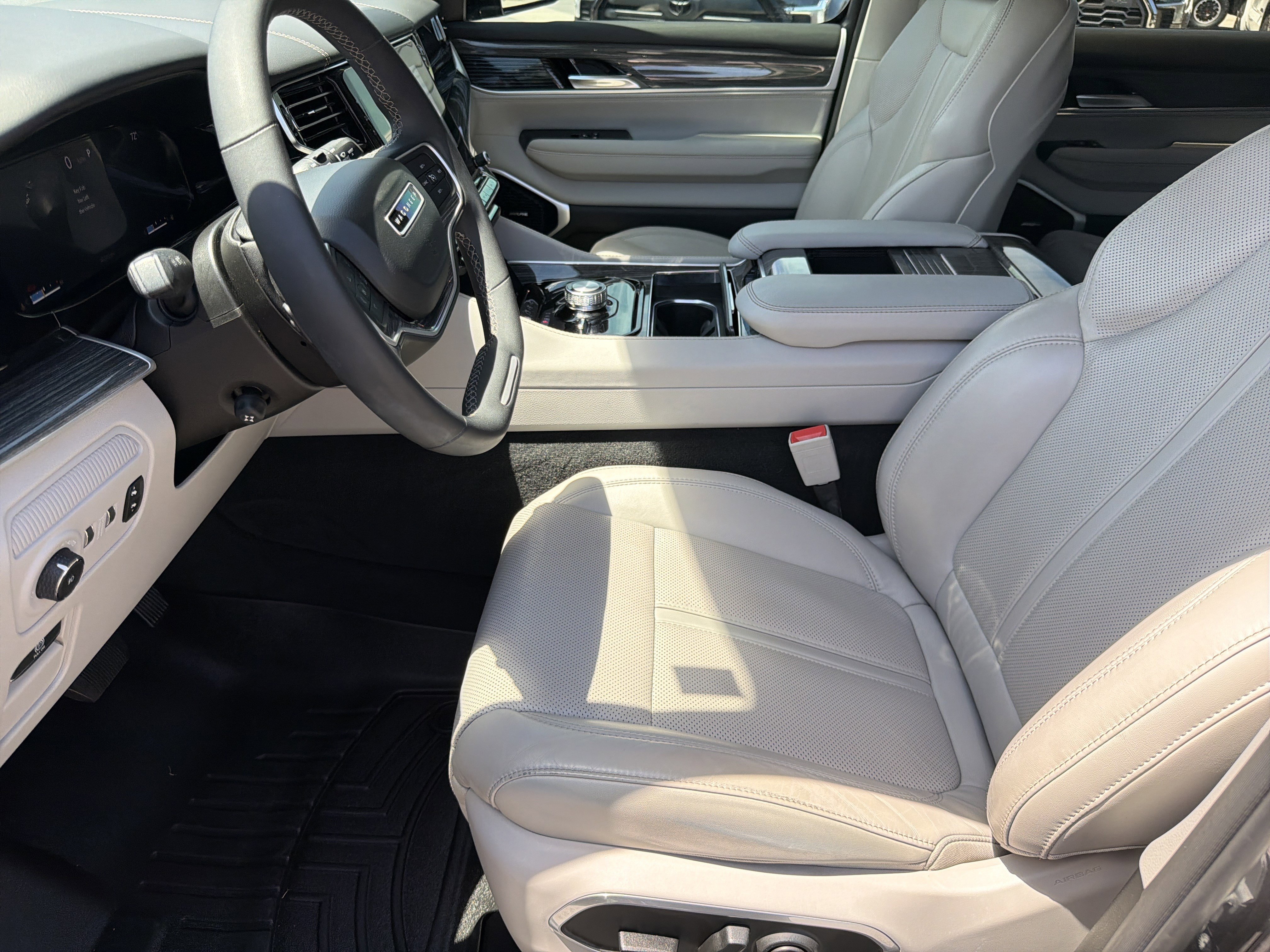 Used 2022 Jeep Wagoneer Series II AWD/4WD image 18