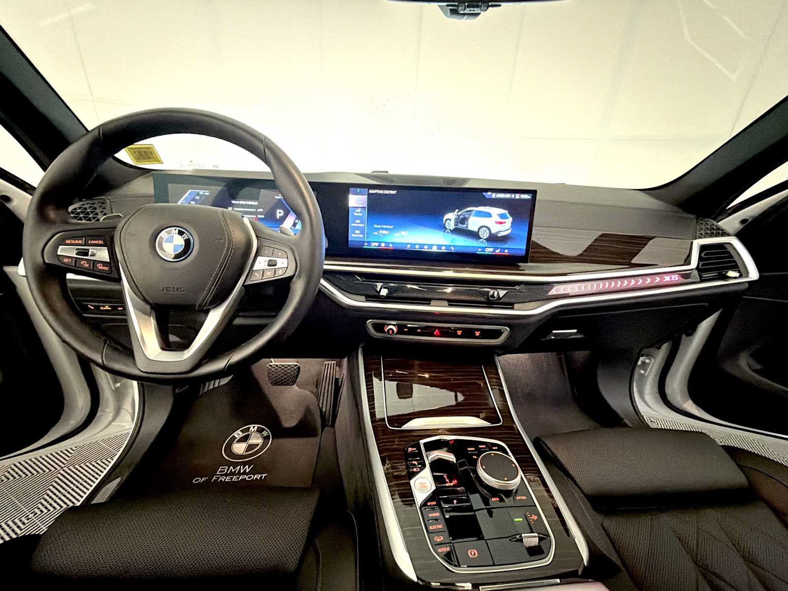 Used 2024 BMW X5 xDrive50e w/ Parking Assistance Package AWD/4WD image 12