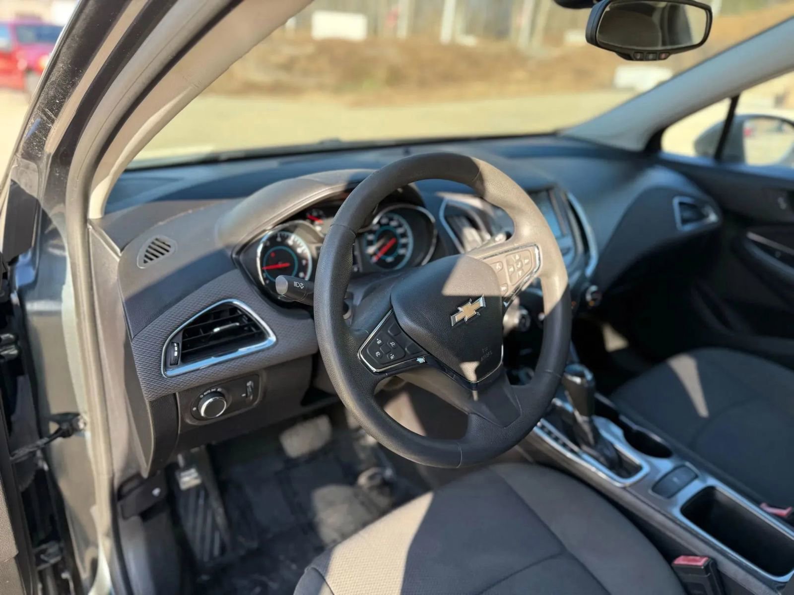 Used 2017 Chevrolet Cruze LT image 20