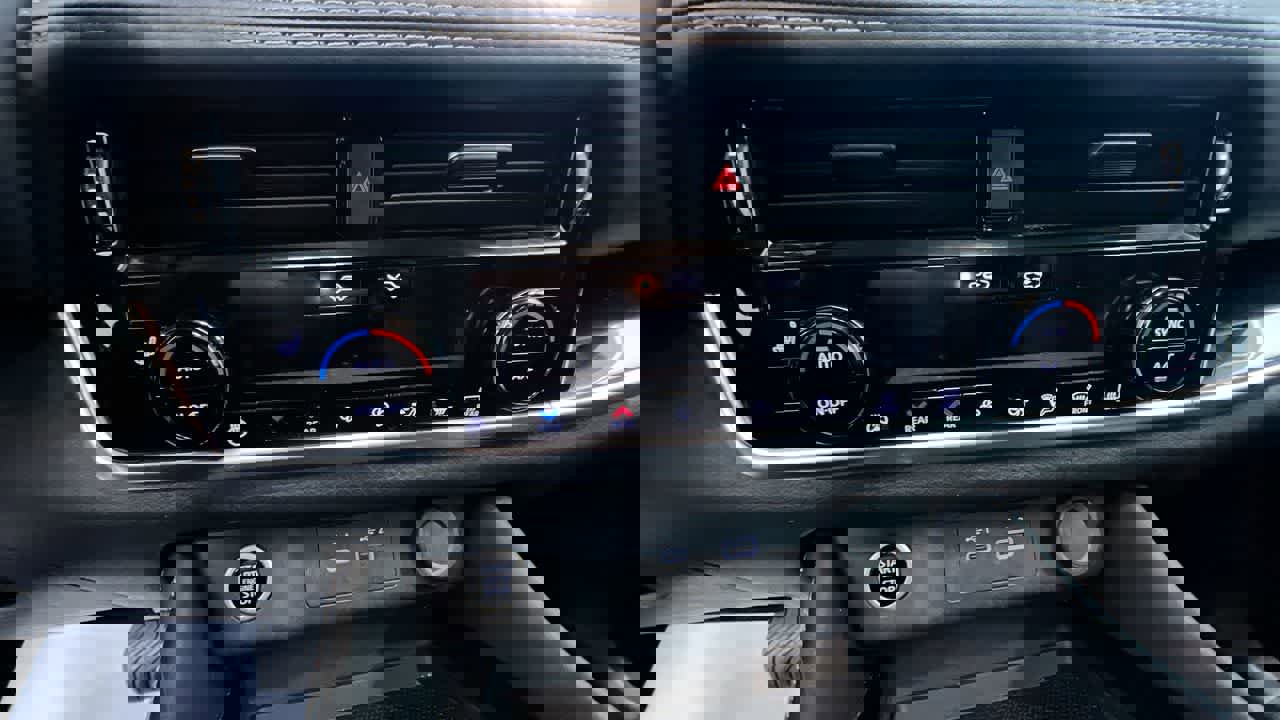 Used 2023 Nissan Rogue SL w/ SL Premium Package image 28