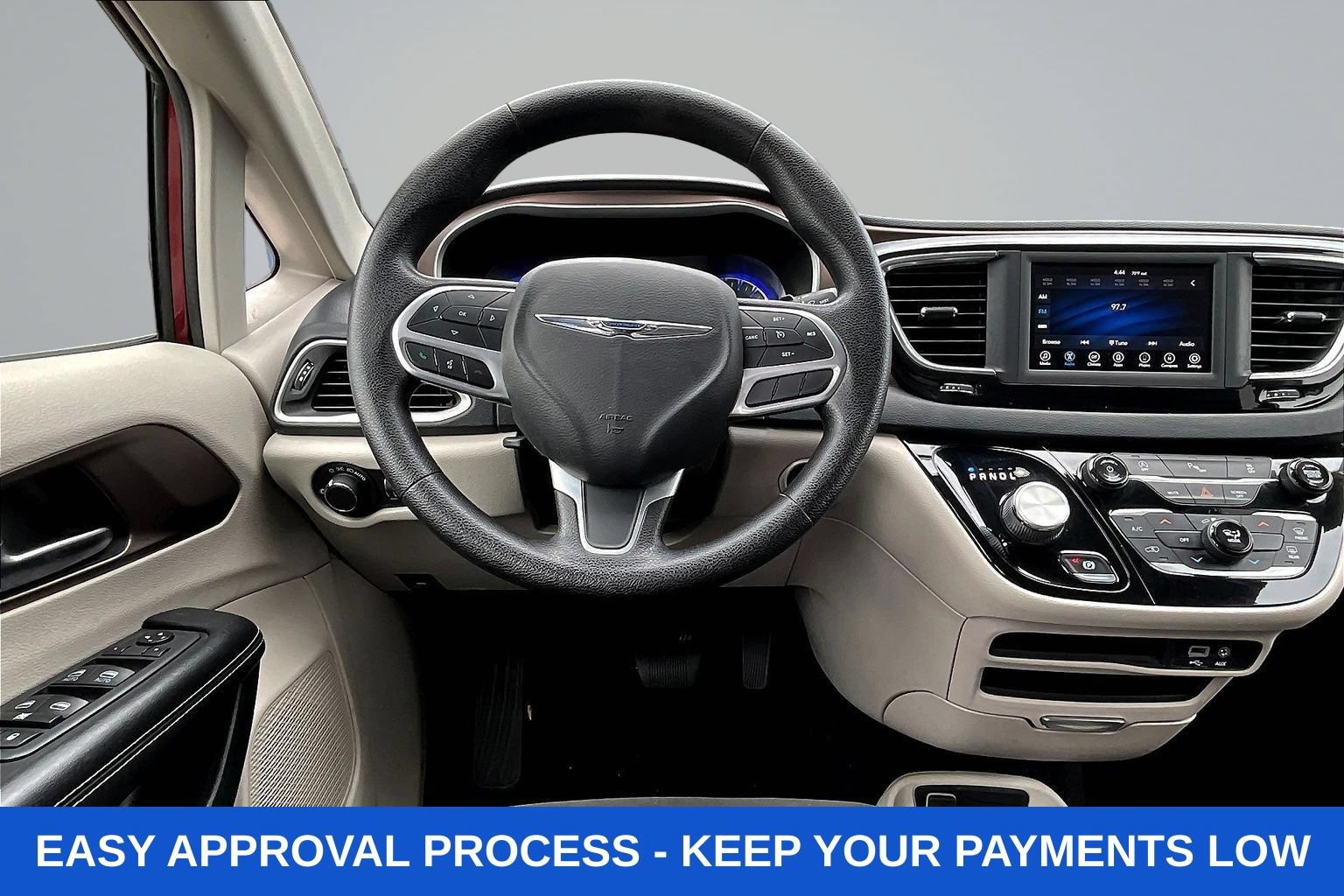 Used 2020 Chrysler Voyager LX FWD image 11