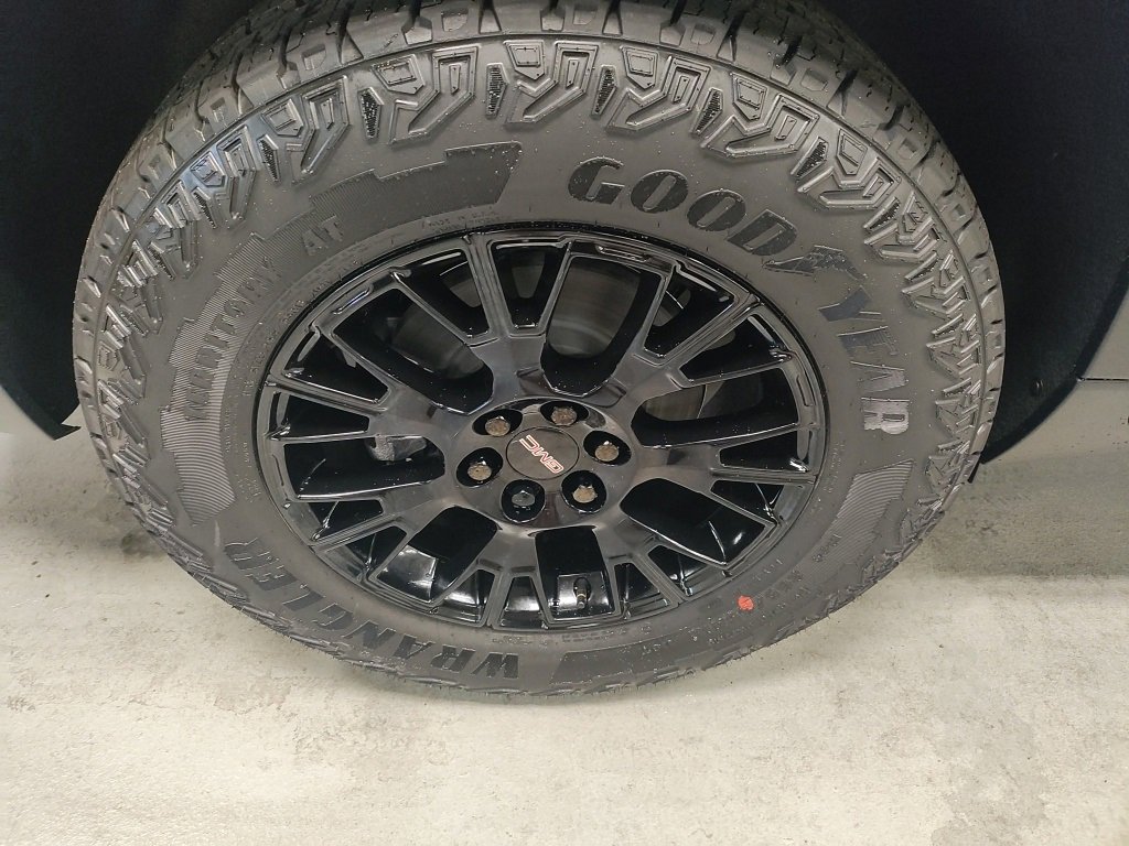 New 2026 GMC Acadia AT4 w/ Luxury Package image 3