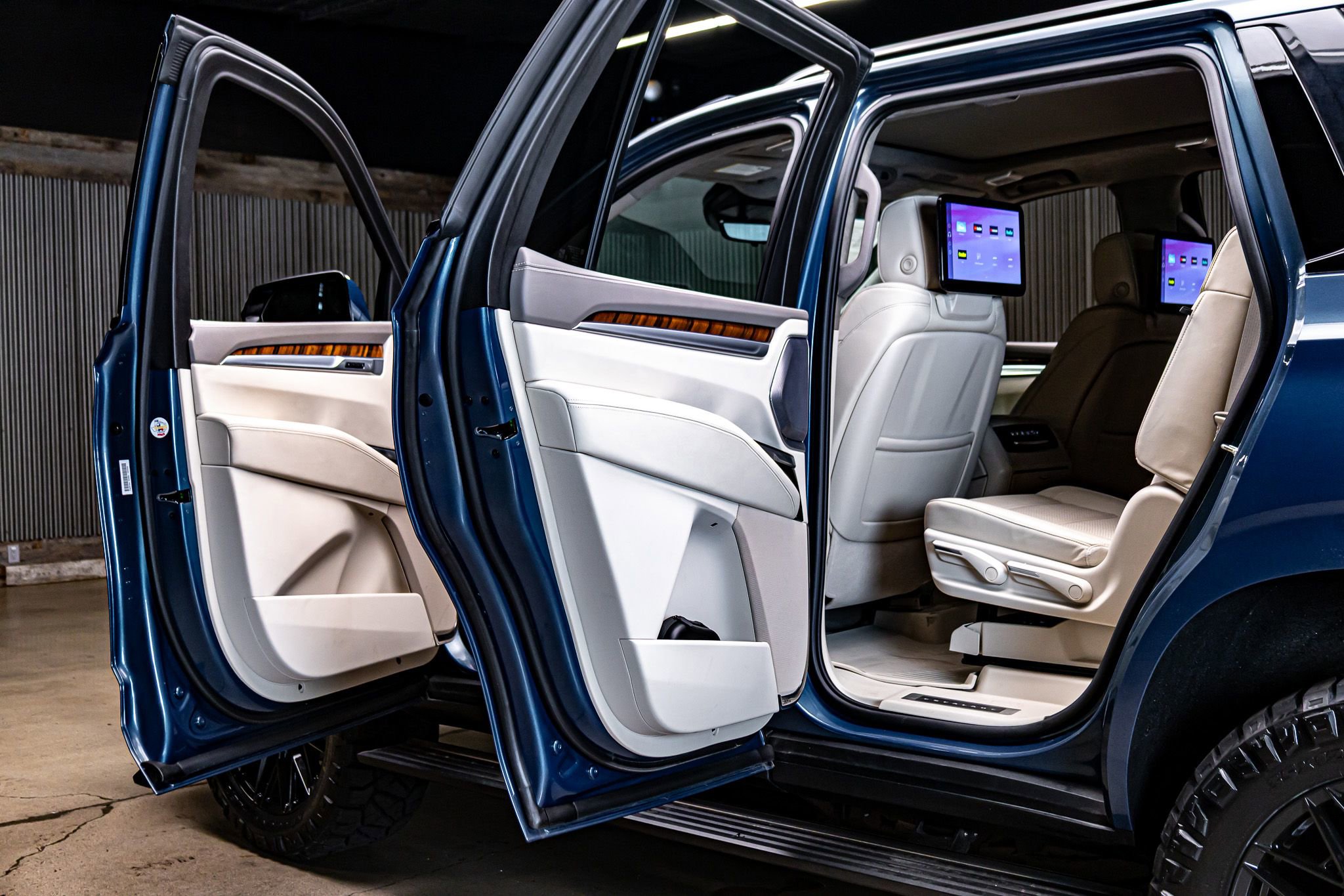 Used 2025 Cadillac Escalade Sport Platinum w/ LPO, Floor Liner Package image 30