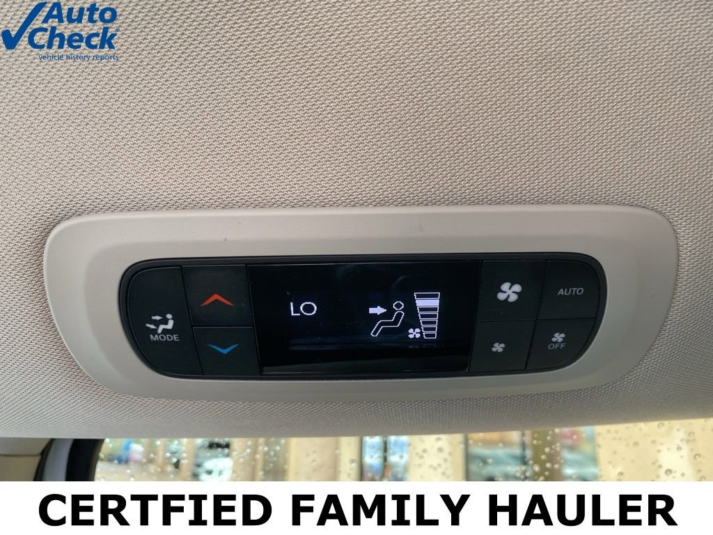 Used 2024 Chrysler Pacifica Touring-L FWD image 19