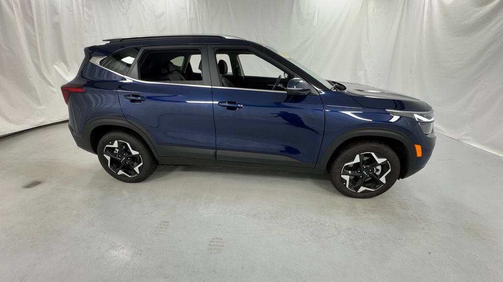Used 2026 Kia Seltos EX AWD/4WD image 2
