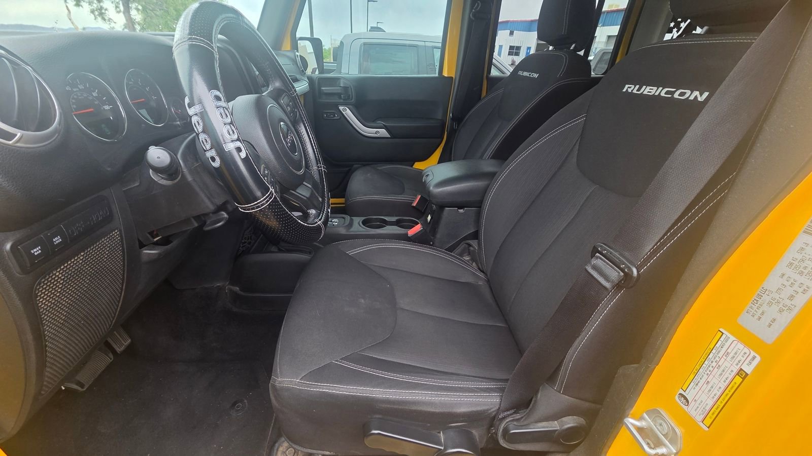 Used 2015 Jeep Wrangler Unlimited Rubicon w/ Connectivity Group image 10