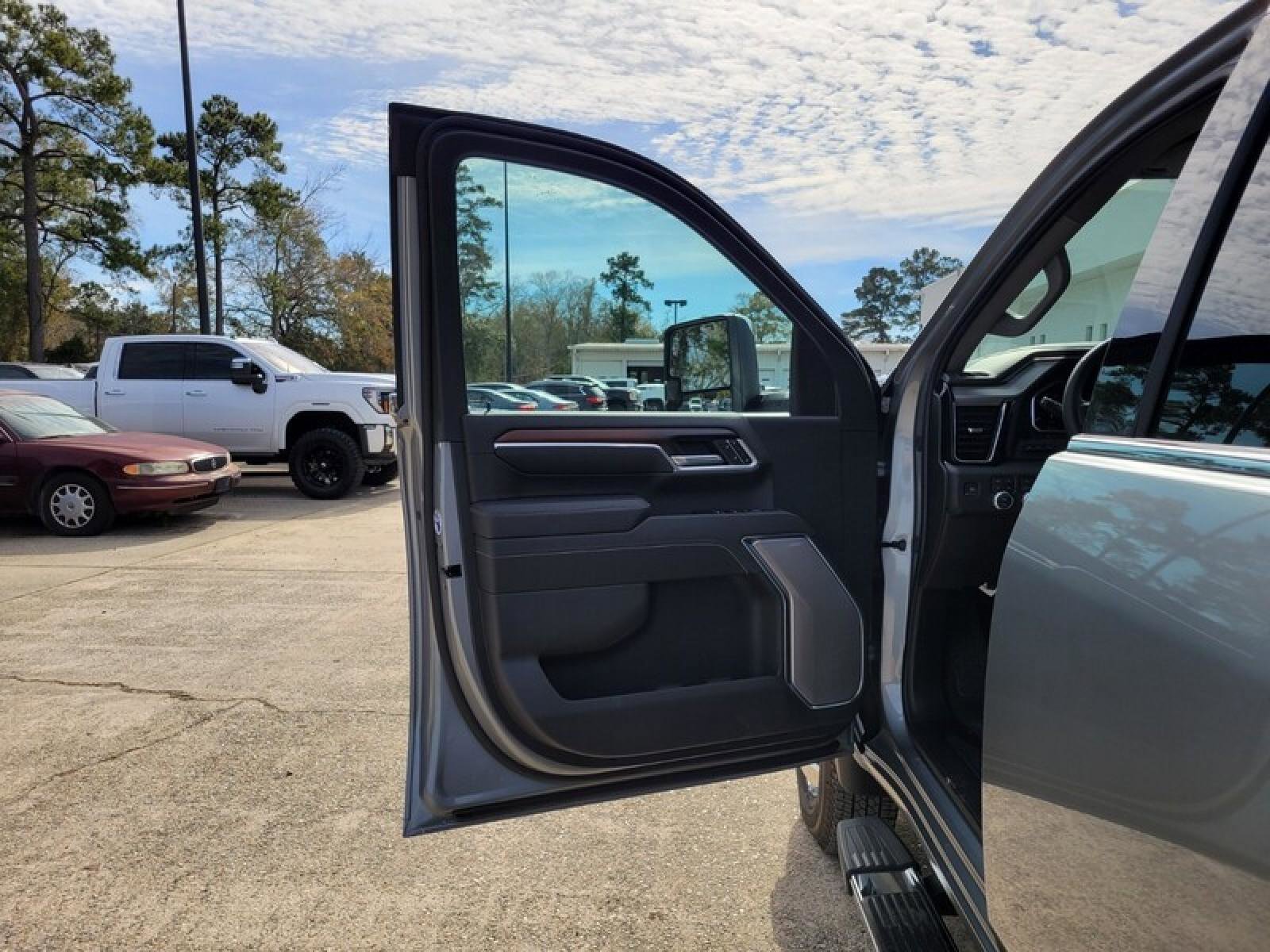 New 2026 GMC Sierra 3500 Denali w/ Denali Reserve Package image 13