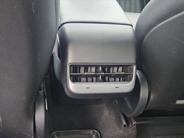 Used 2022 Tesla Model Y Long Range image 19