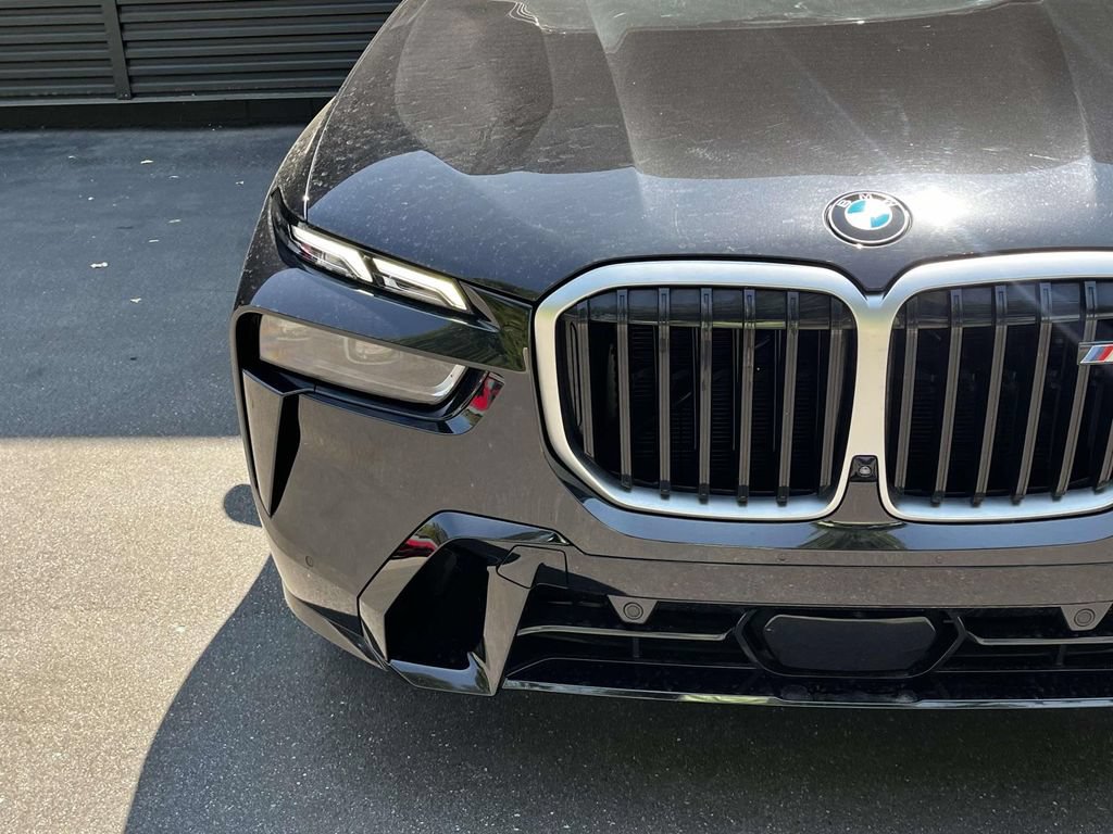 Used 2025 BMW X7 M60i w/ Climate Comfort Package AWD/4WD image 9