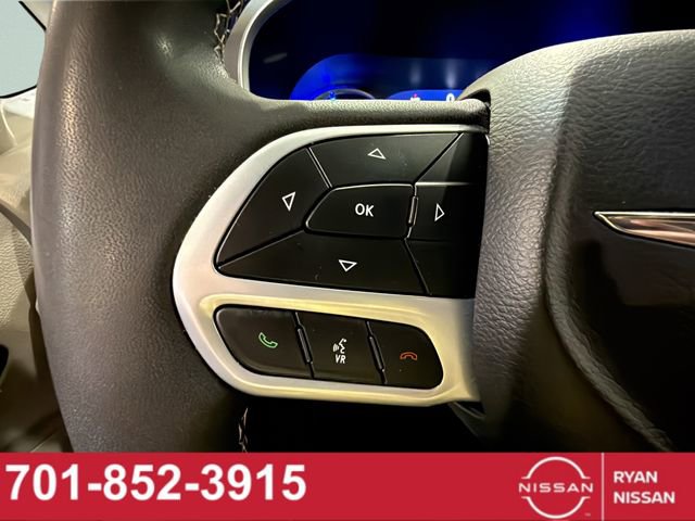 Used 2023 Chrysler Pacifica Touring-L image 19