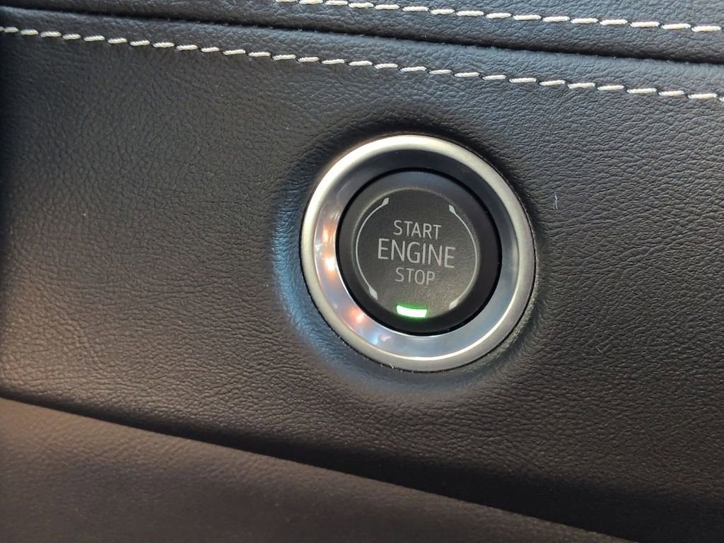 Certified 2025 Cadillac Escalade ESV Premium Luxury image 9