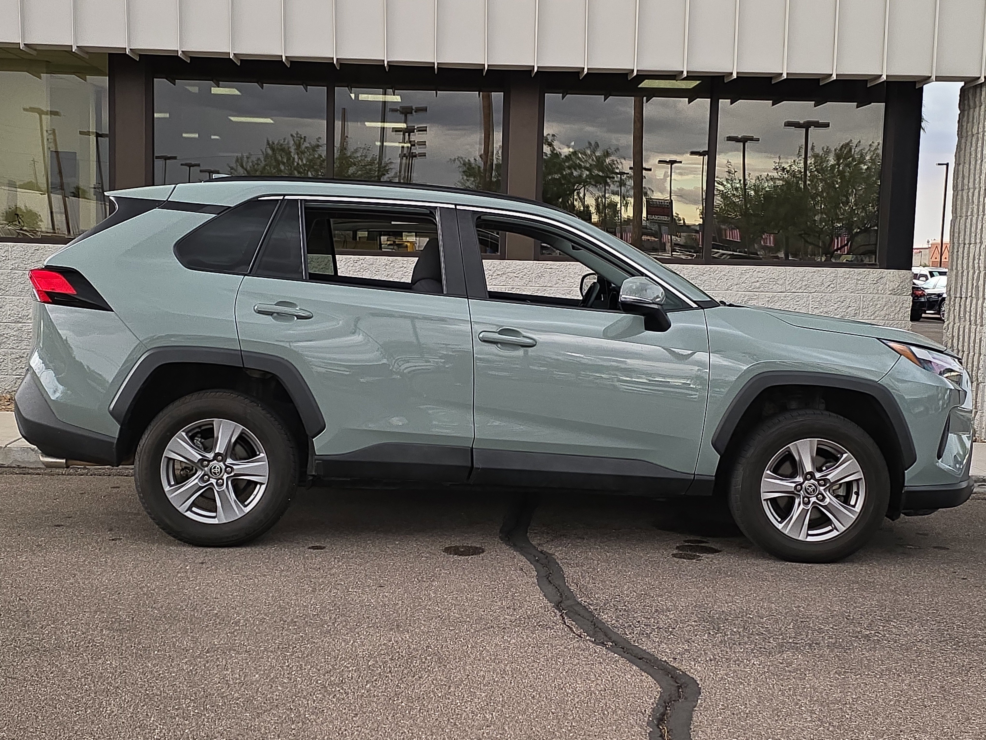 Used 2022 Toyota RAV4 XLE image 5
