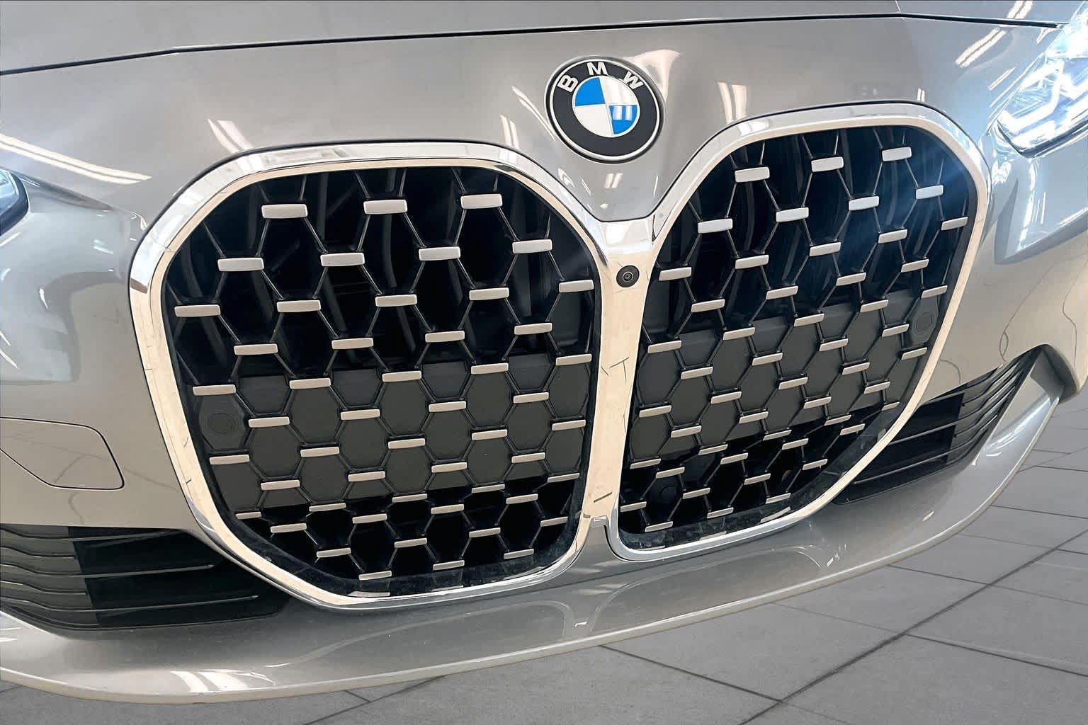 Used 2024 BMW 430i Convertible w/ Premium Package RWD image 27