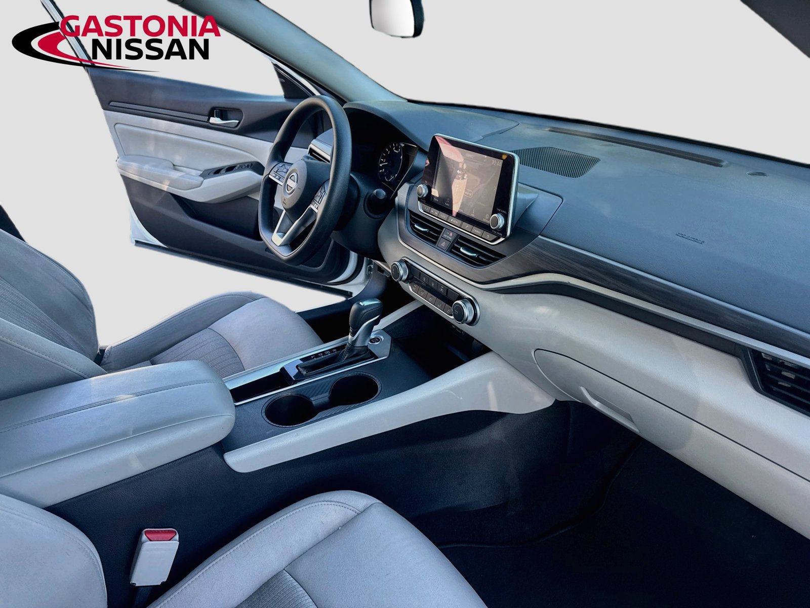 Used 2025 Nissan Altima 2.5 SV FWD image 35