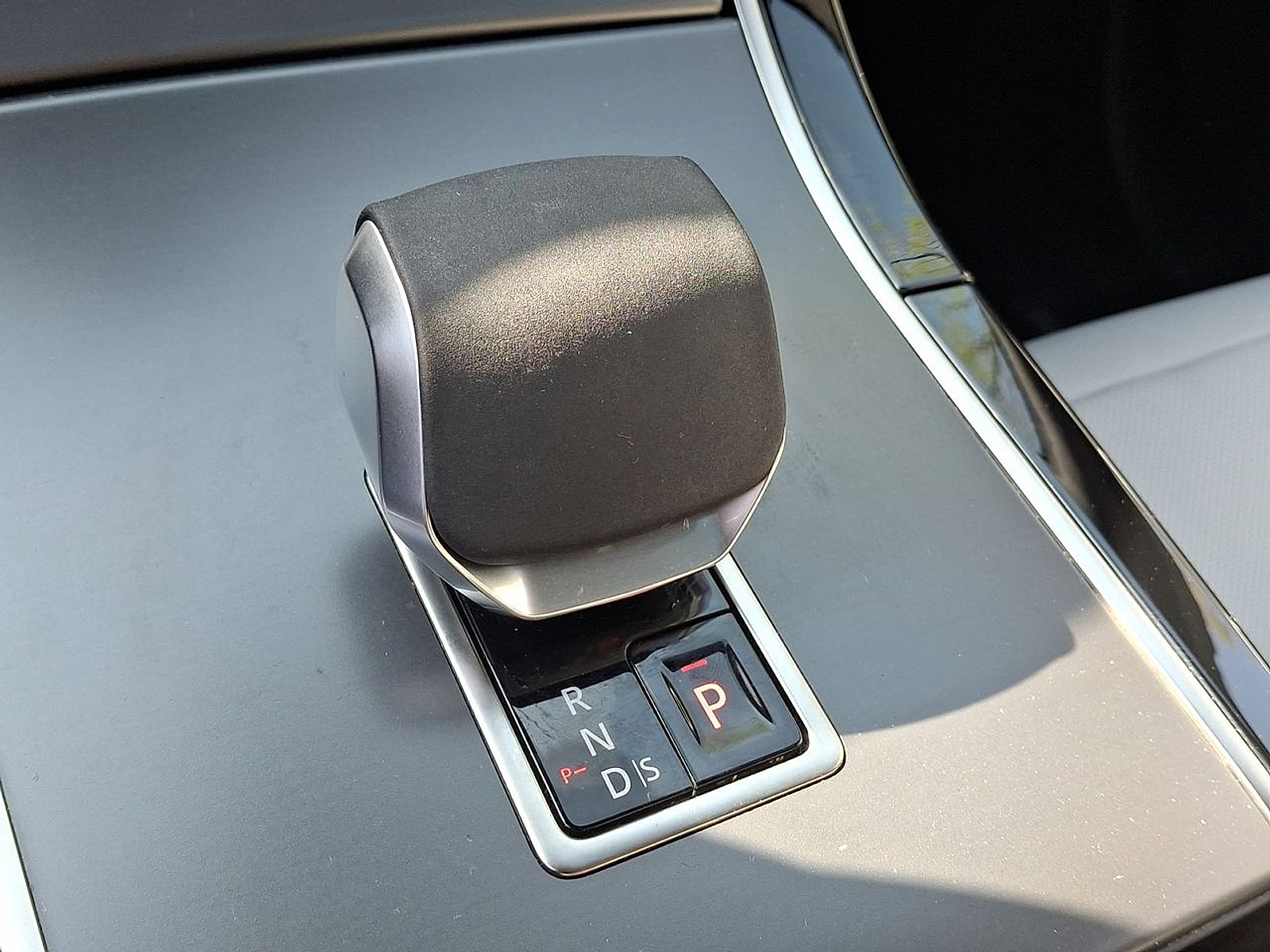 Certified 2026 Land Rover Range Rover Velar S AWD/4WD image 25