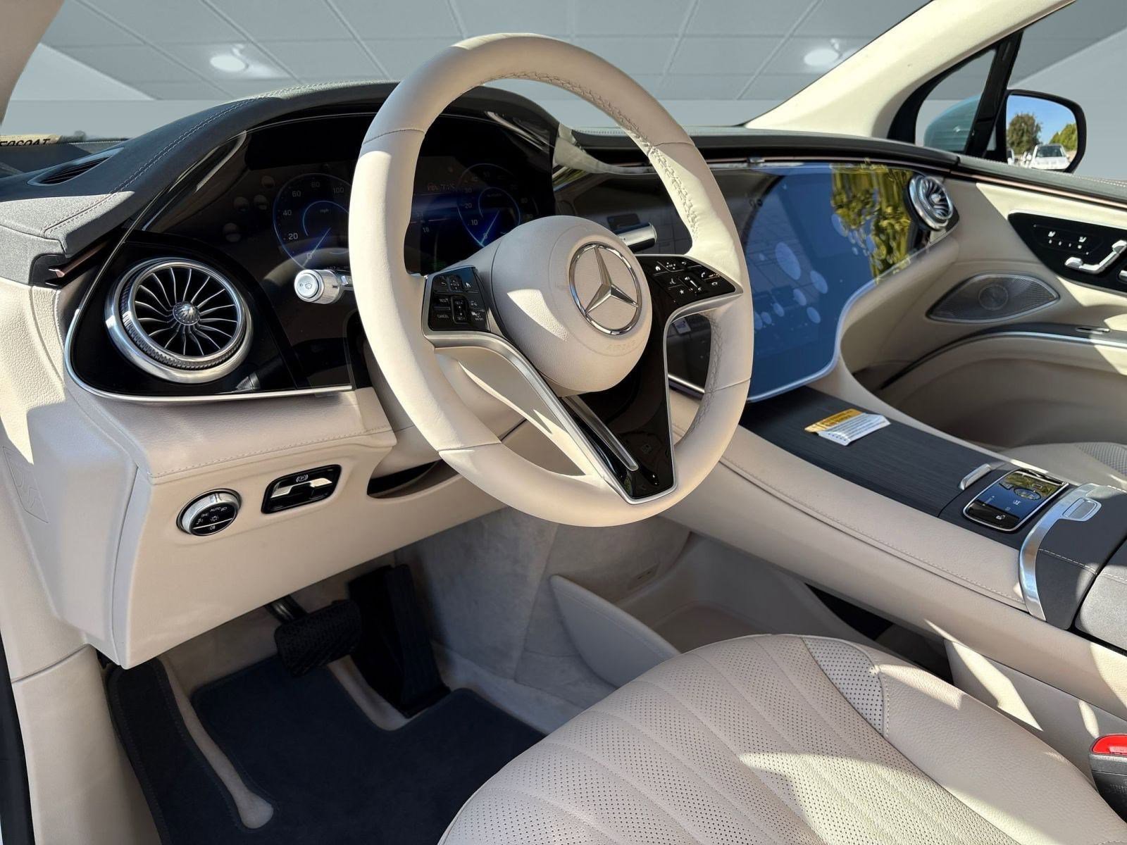 New 2026 Mercedes-Benz EQS 400 4MATIC SUV image 3