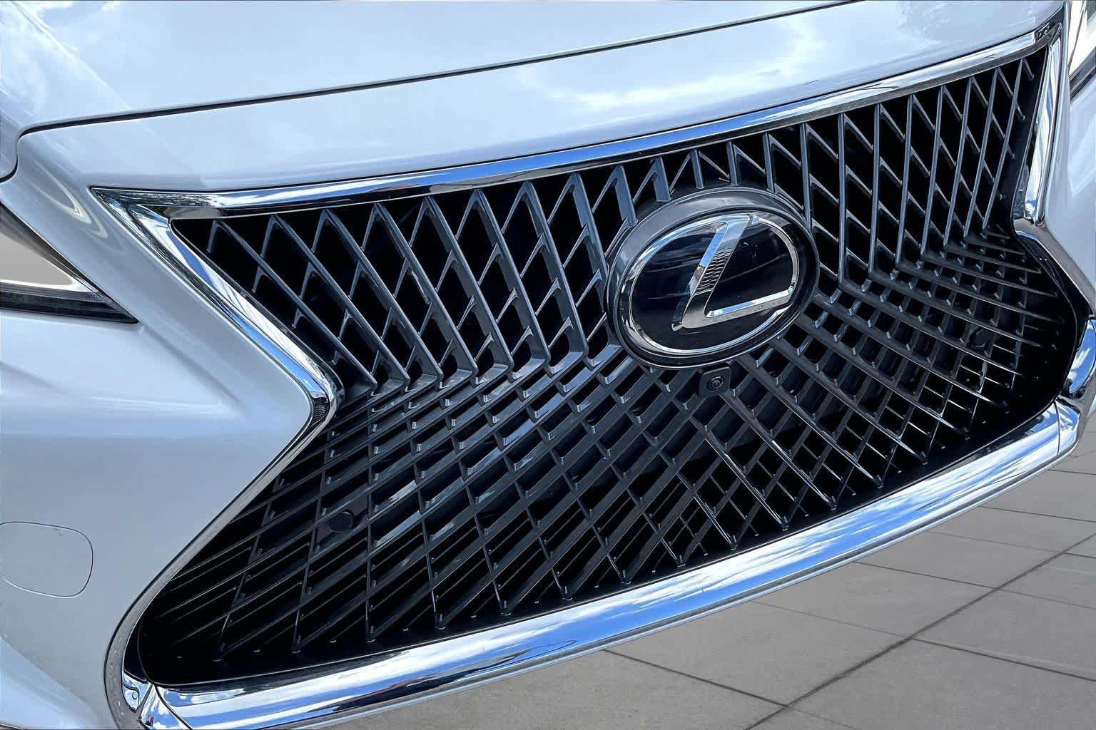 Used 2024 Lexus LS 500 w/ Interior Upgrade Package RWD image 30