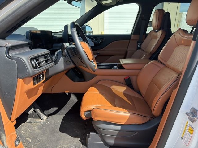 Certified 2025 Lincoln Aviator Black Label AWD/4WD image 24