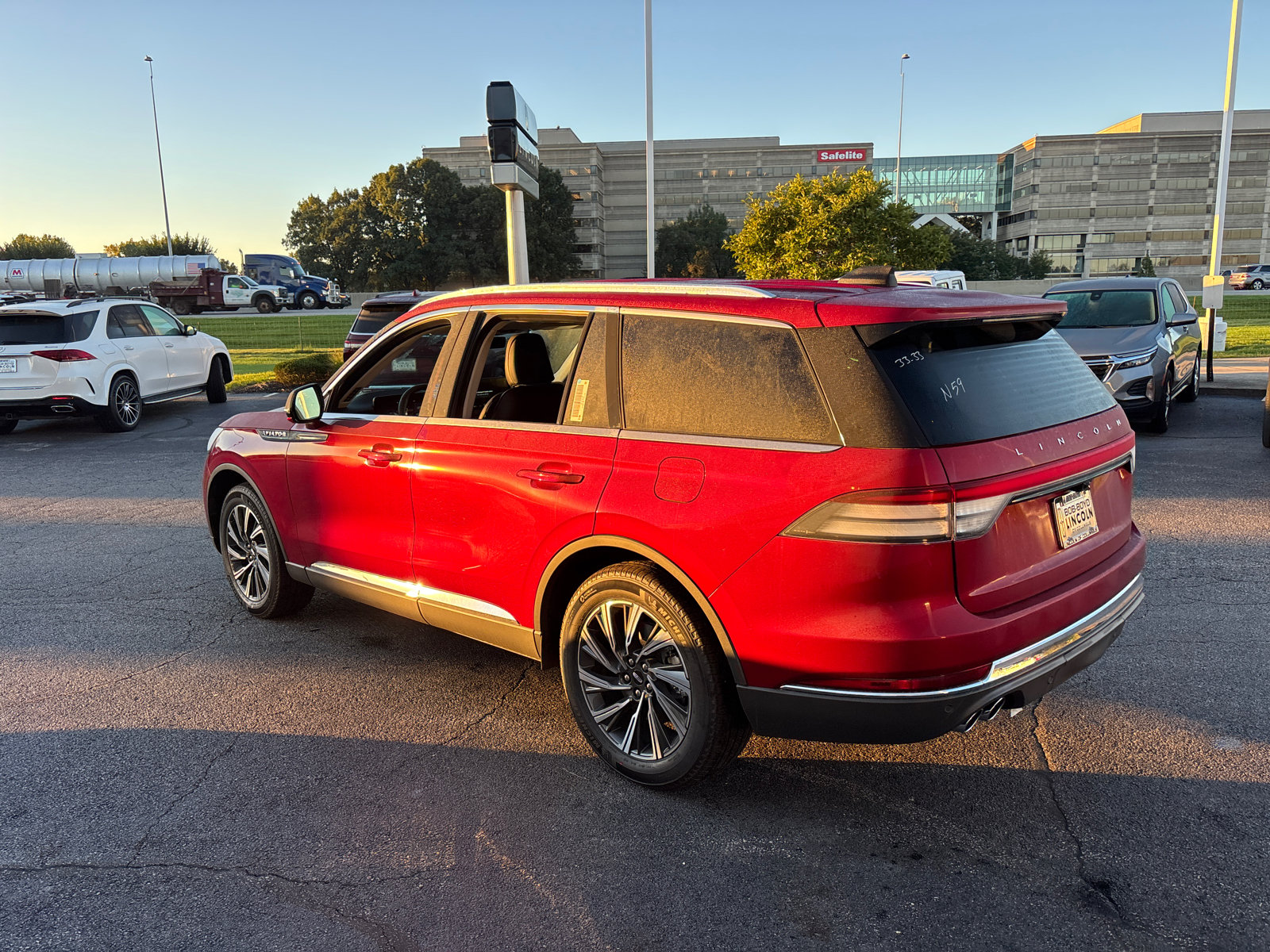 New 2027 Lincoln Aviator AWD image 5