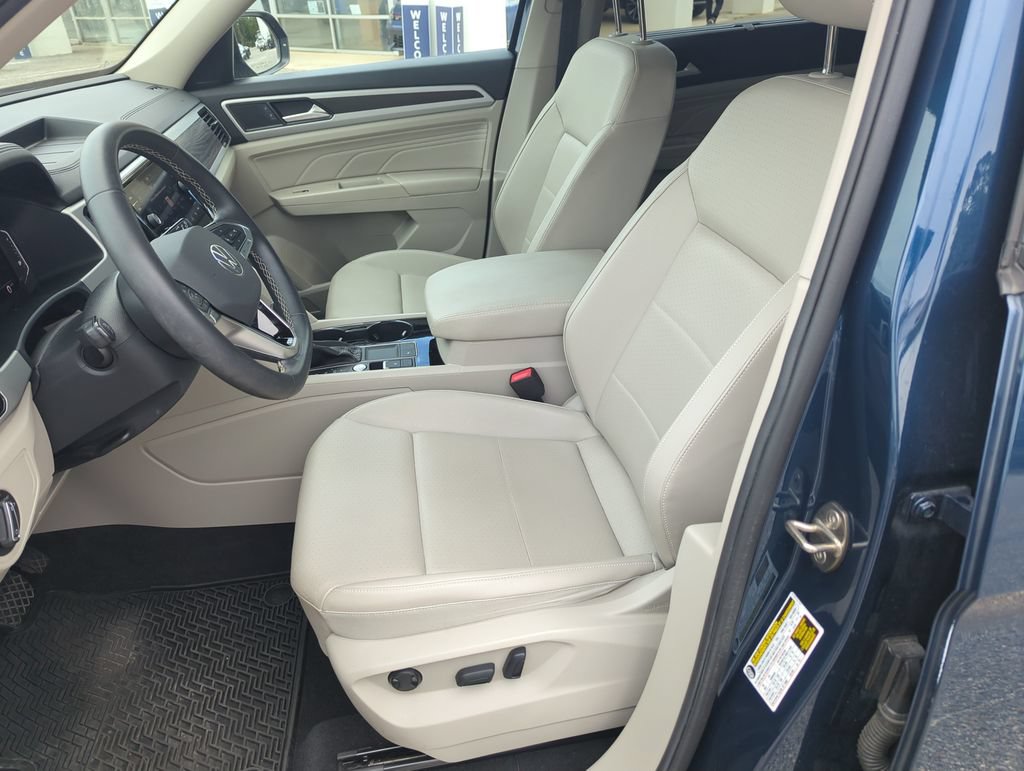Certified 2023 Volkswagen Atlas SE w/ Panoramic Sunroof Package FWD image 12
