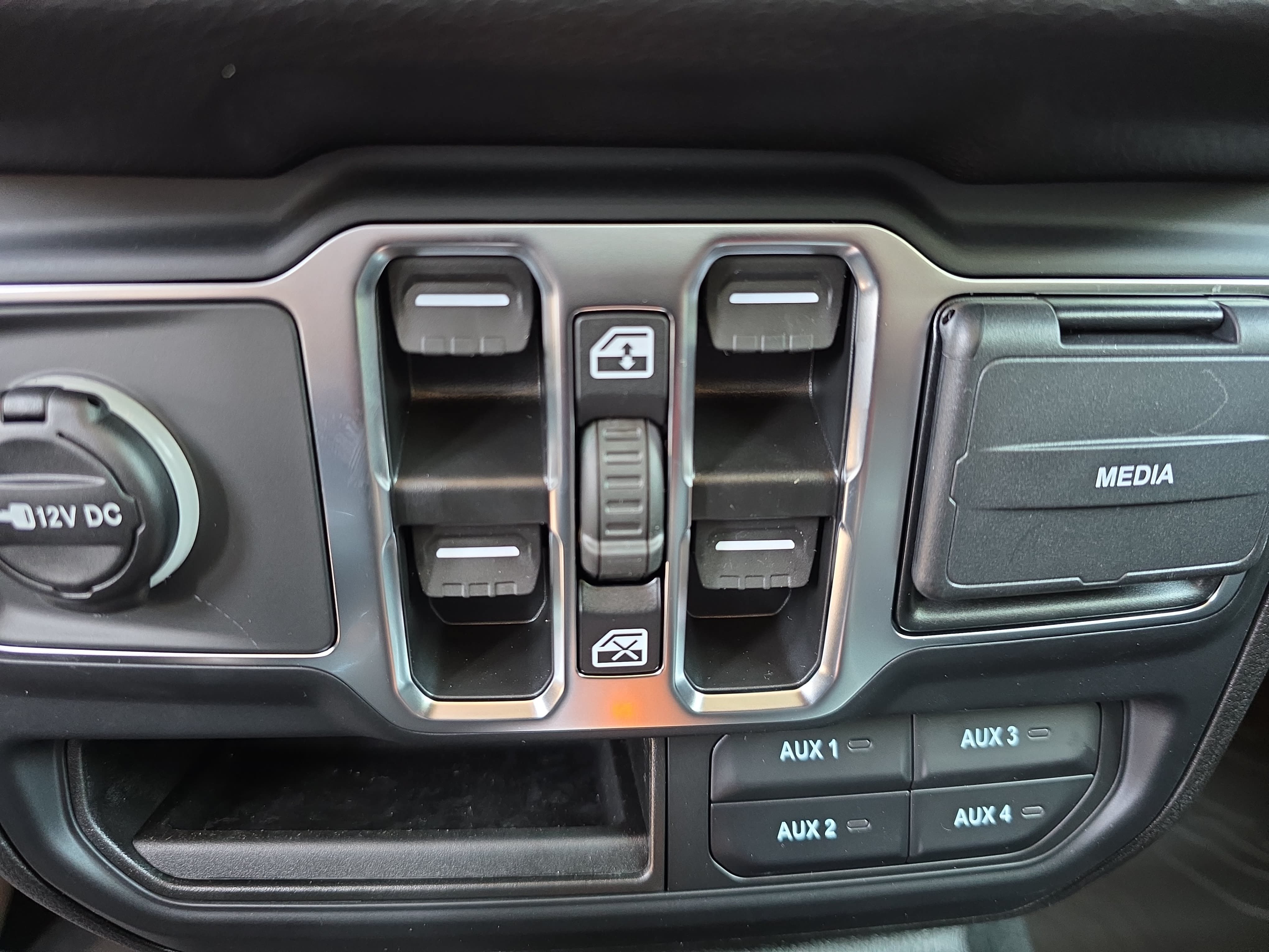 New 2026 Jeep Gladiator Sport AWD/4WD image 25