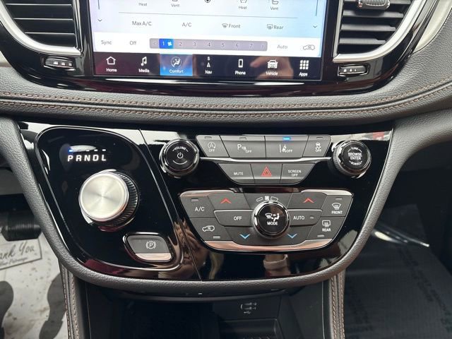 New 2026 Chrysler Pacifica Pinnacle image 23