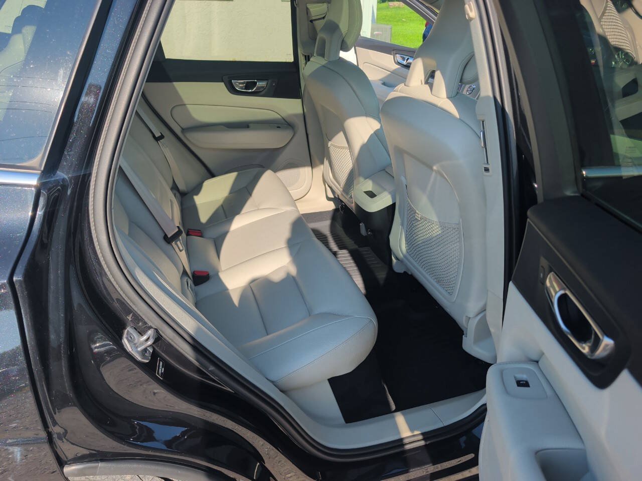Used 2019 Volvo XC60 T5 Momentum w/ Premium Package AWD/4WD image 29
