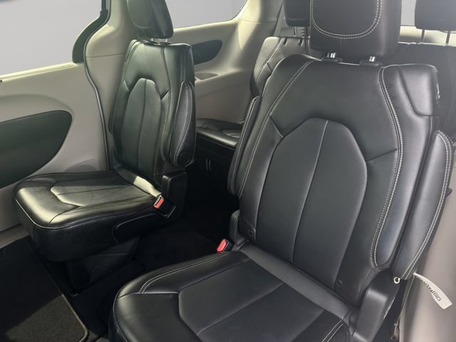 Used 2024 Chrysler Pacifica Touring-L FWD image 15