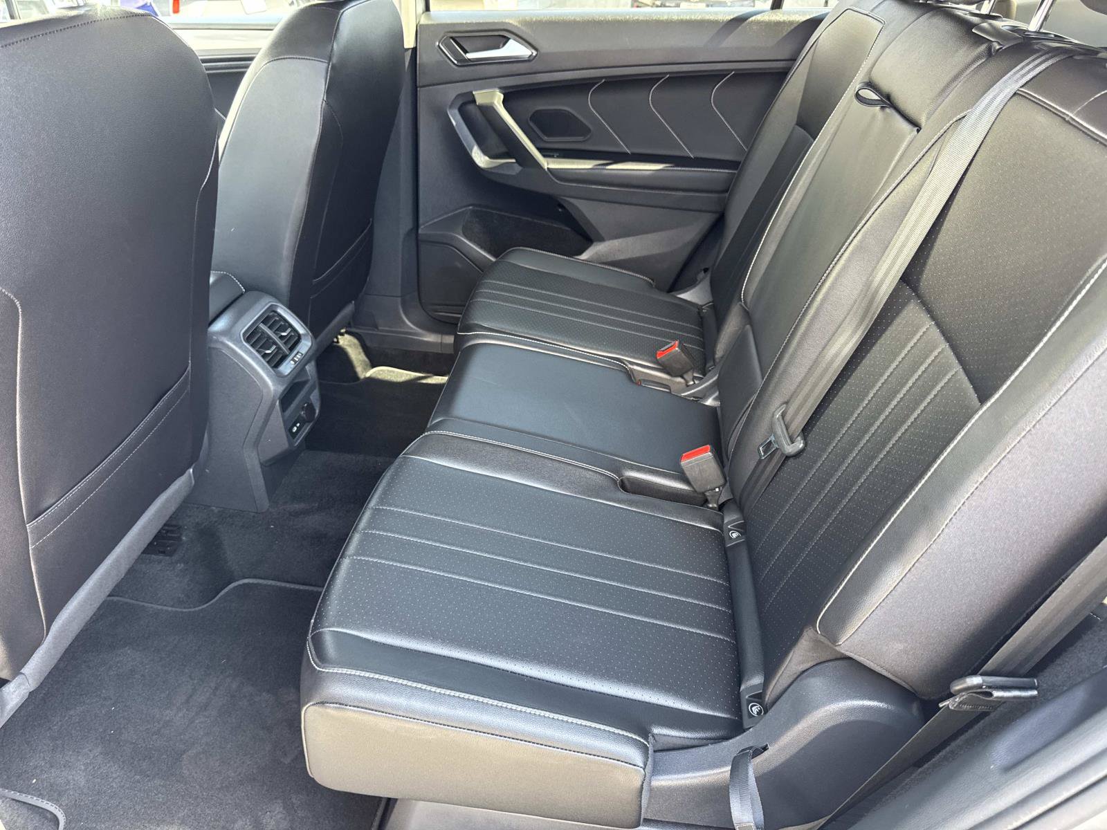 Certified 2024 Volkswagen Tiguan SE FWD image 25