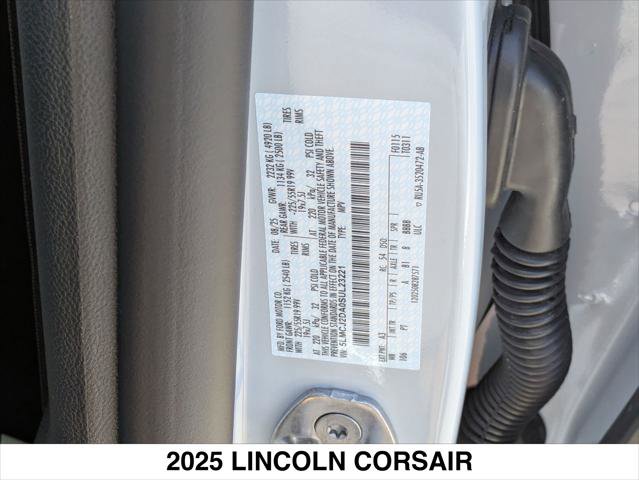New 2025 Lincoln Corsair Reserve image 15