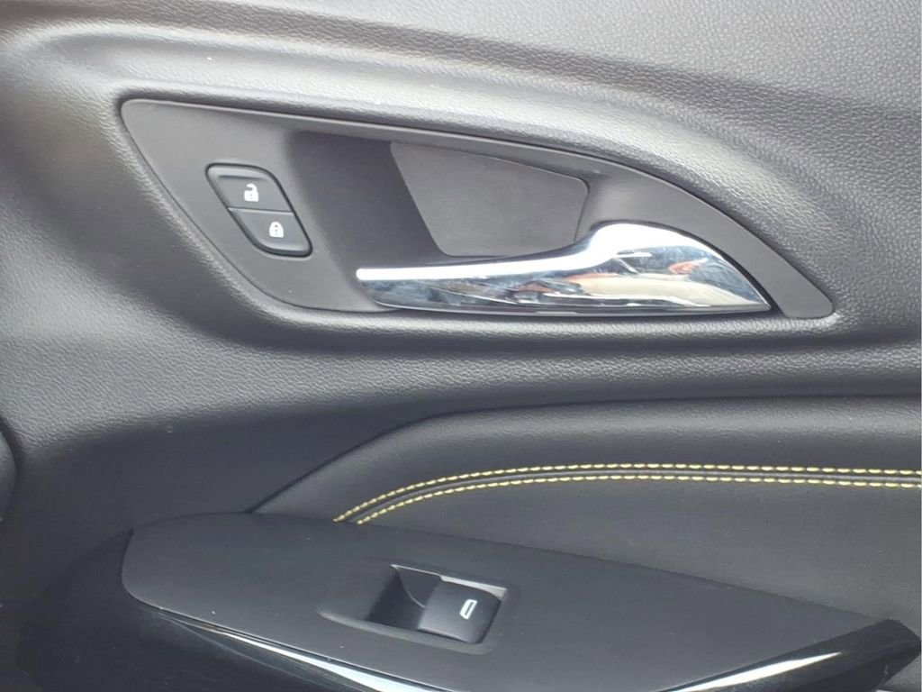 Used 2025 Chevrolet Trax ACTIV w/ Sunroof Package image 29