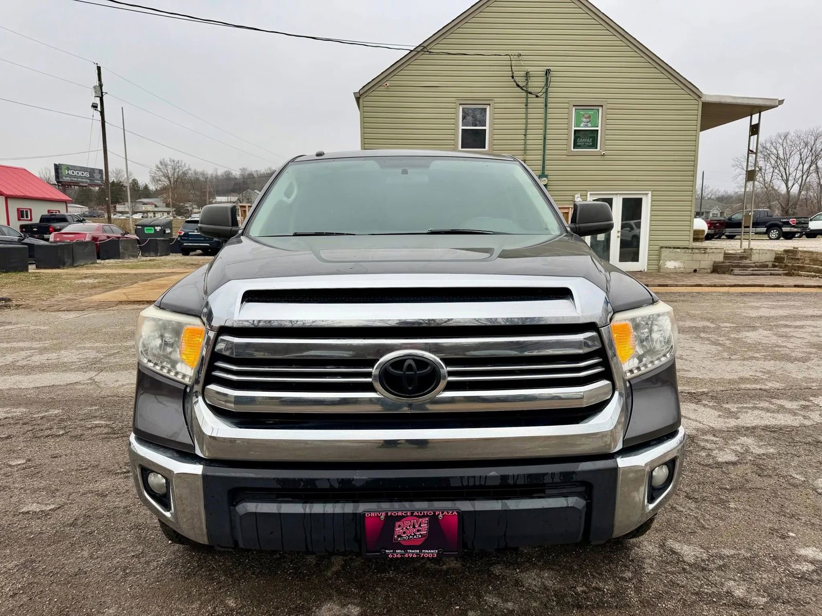 Used 2017 Toyota Tundra SR5 RWD image 2