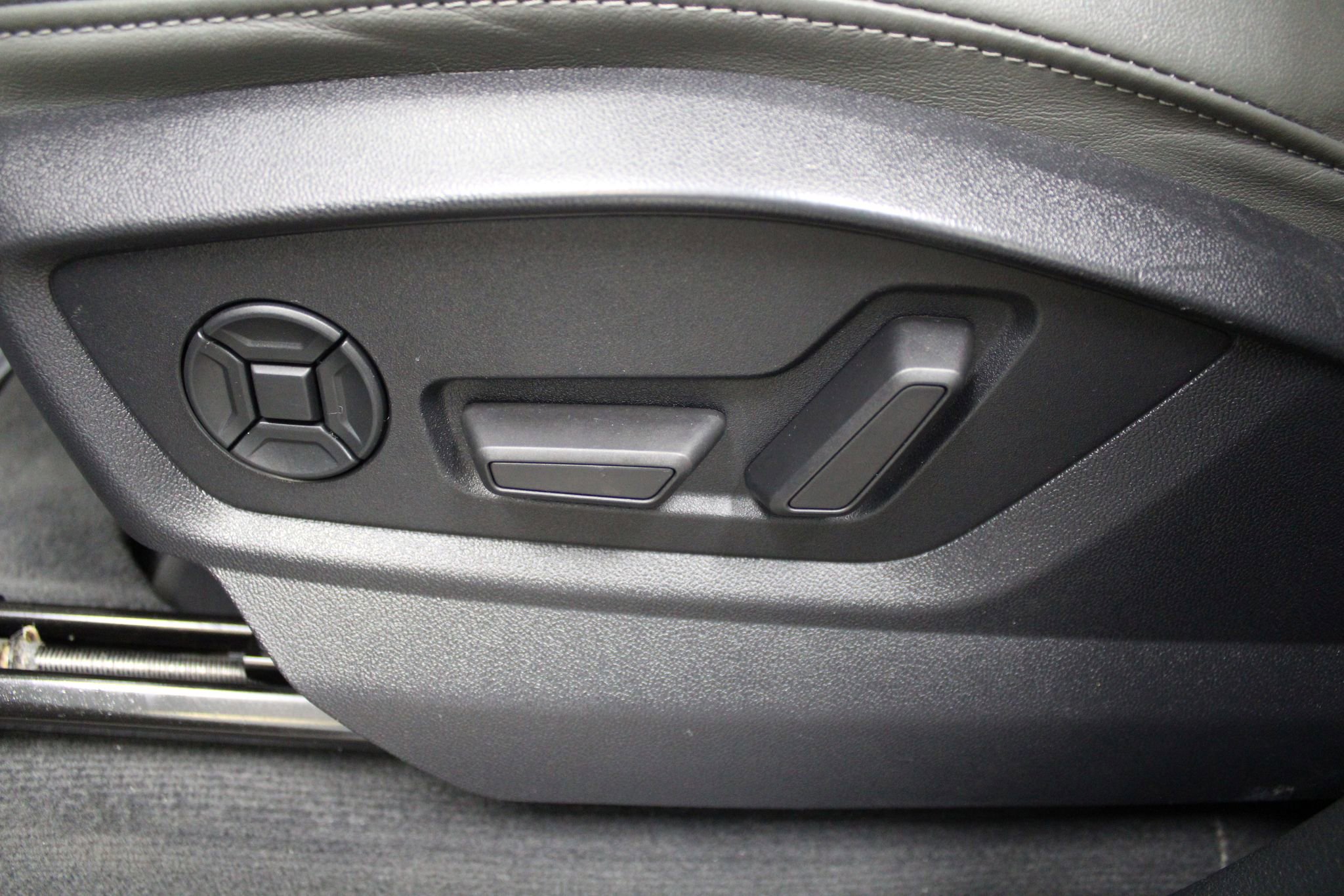 Used 2020 Audi Q8 Premium Plus AWD/4WD image 17