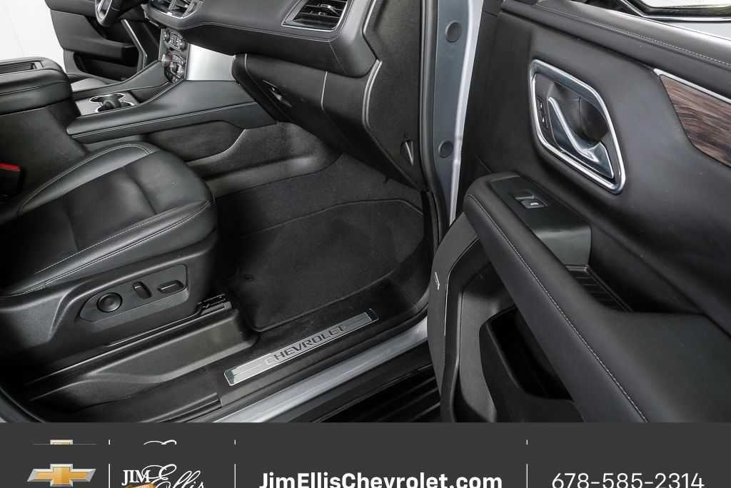 Certified 2024 Chevrolet Suburban LT RWD image 25