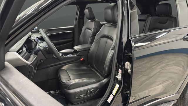 Used 2024 Jeep Grand Cherokee Limited w/ Luxury Tech Group II AWD/4WD image 9