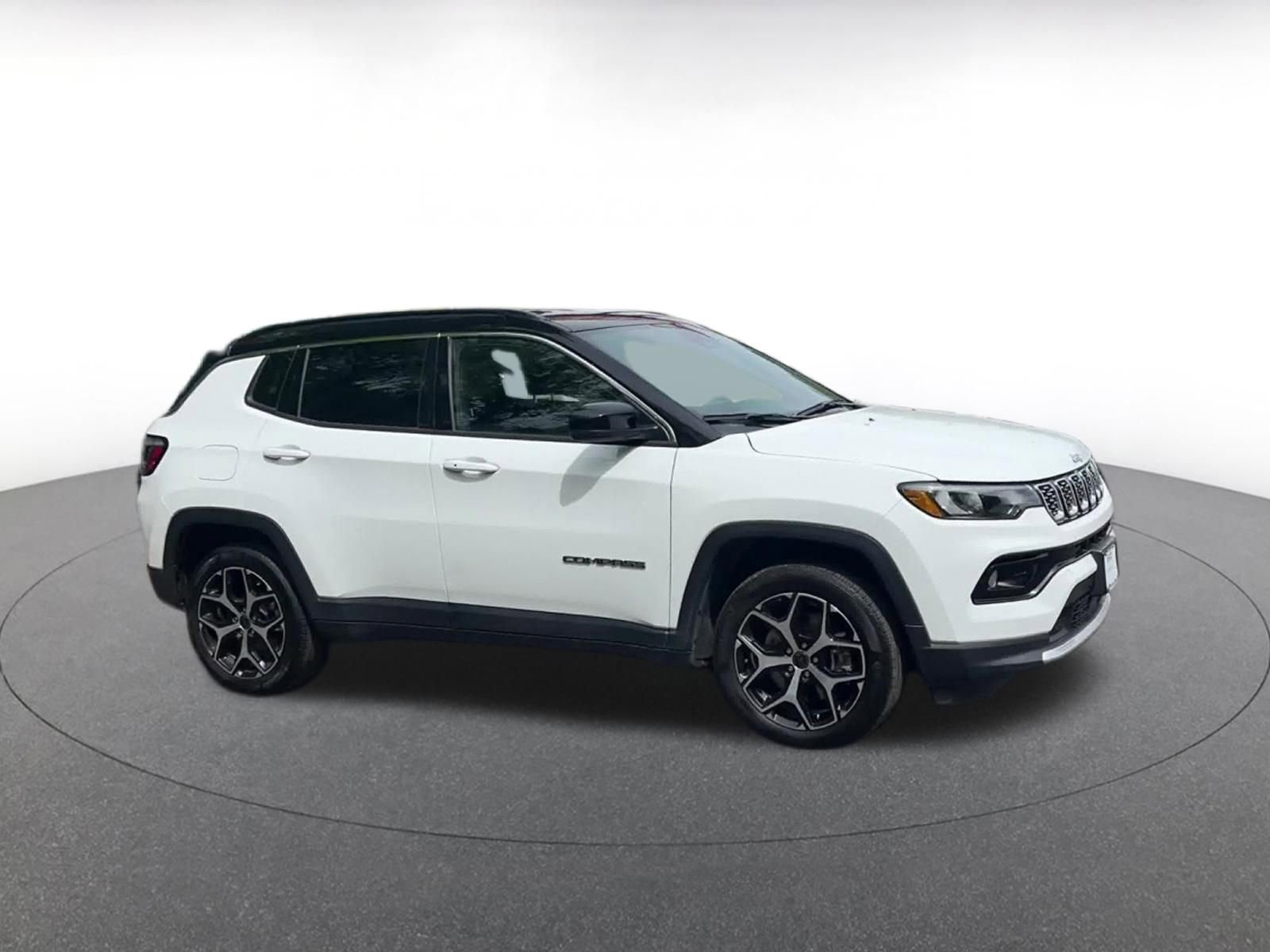 Used 2025 Jeep Compass Limited image 2
