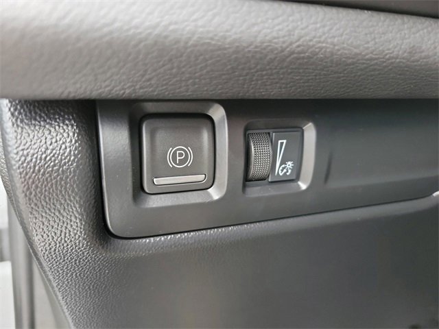 Used 2025 Cadillac XT4 Premium Luxury image 32