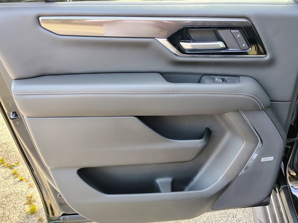 New 2026 GMC Yukon XL Elevation w/ LPO, Elevation Black Package AWD/4WD image 36