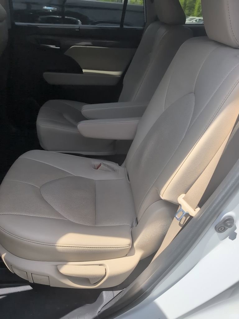 Used 2022 Toyota Highlander Limited image 7