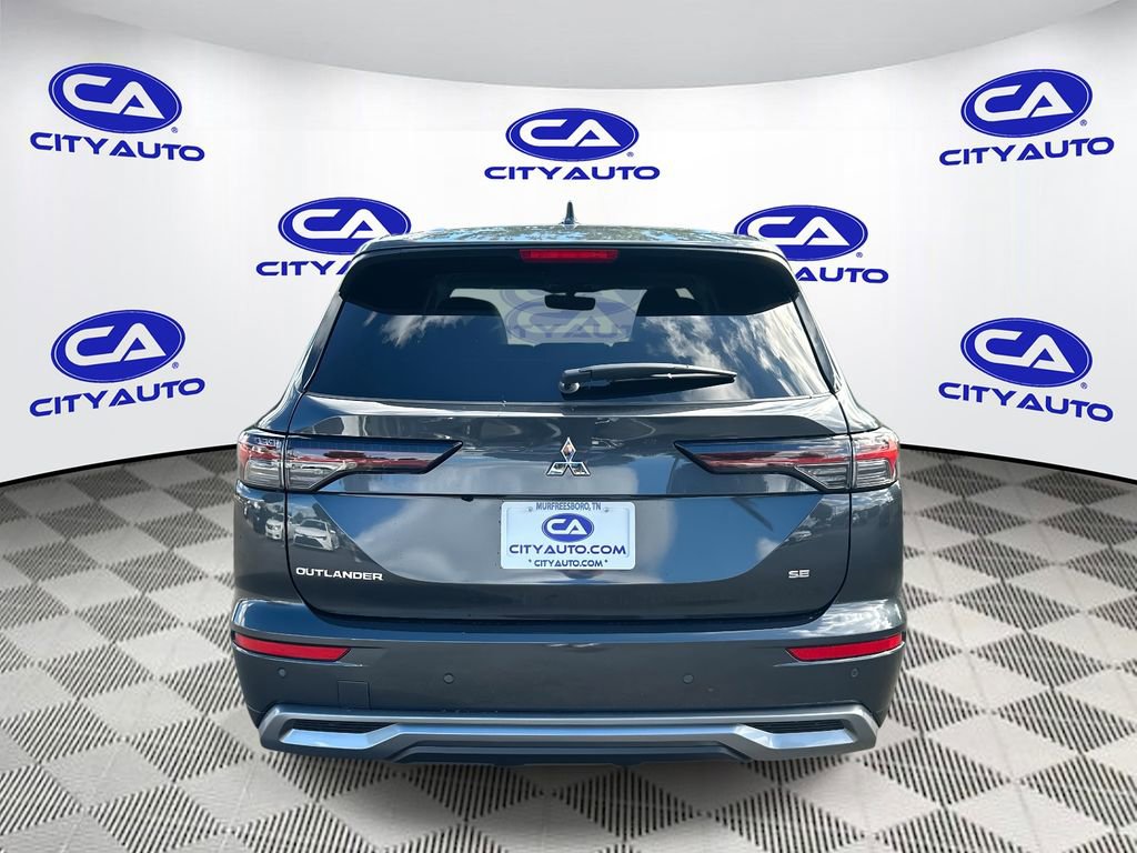 Used 2025 Mitsubishi Outlander SE image 4