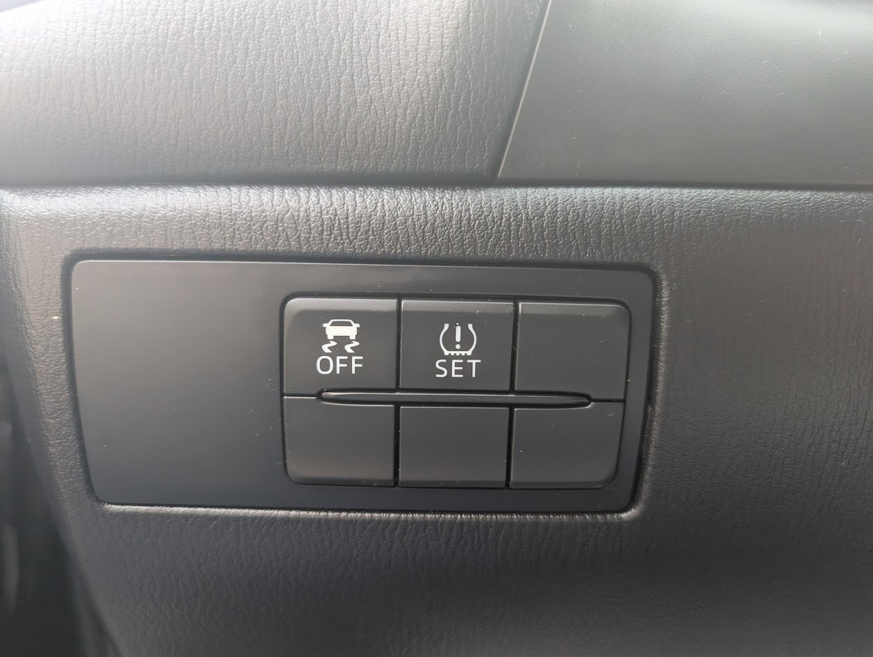 Used 2015 MAZDA MAZDA3 i Sport image 31