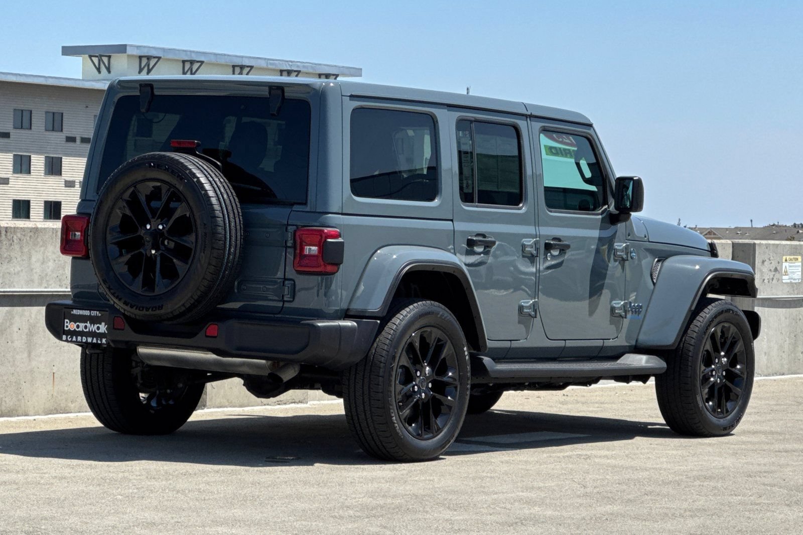 Used 2025 Jeep Wrangler Unlimited Sahara AWD/4WD image 4