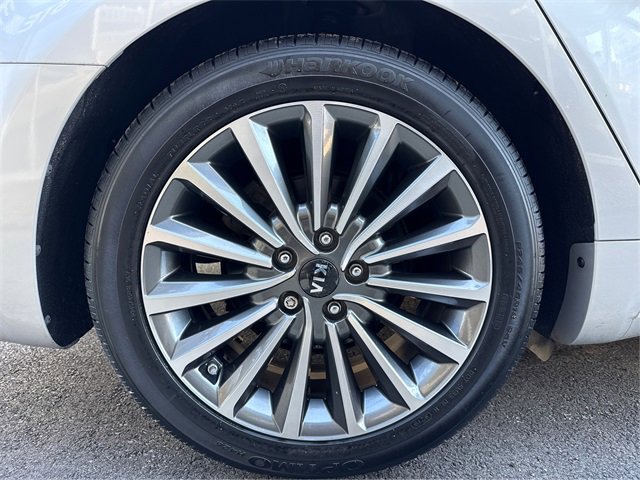 Used 2017 Kia Cadenza Premium image 26