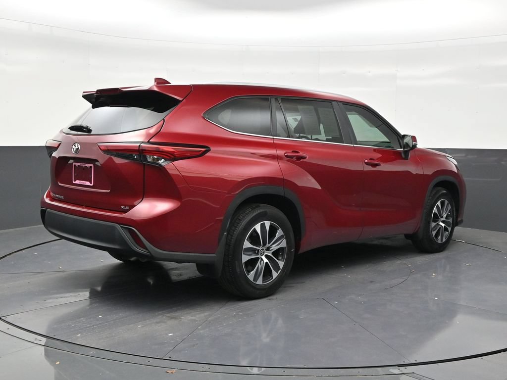 Used 2023 Toyota Highlander XLE FWD image 5