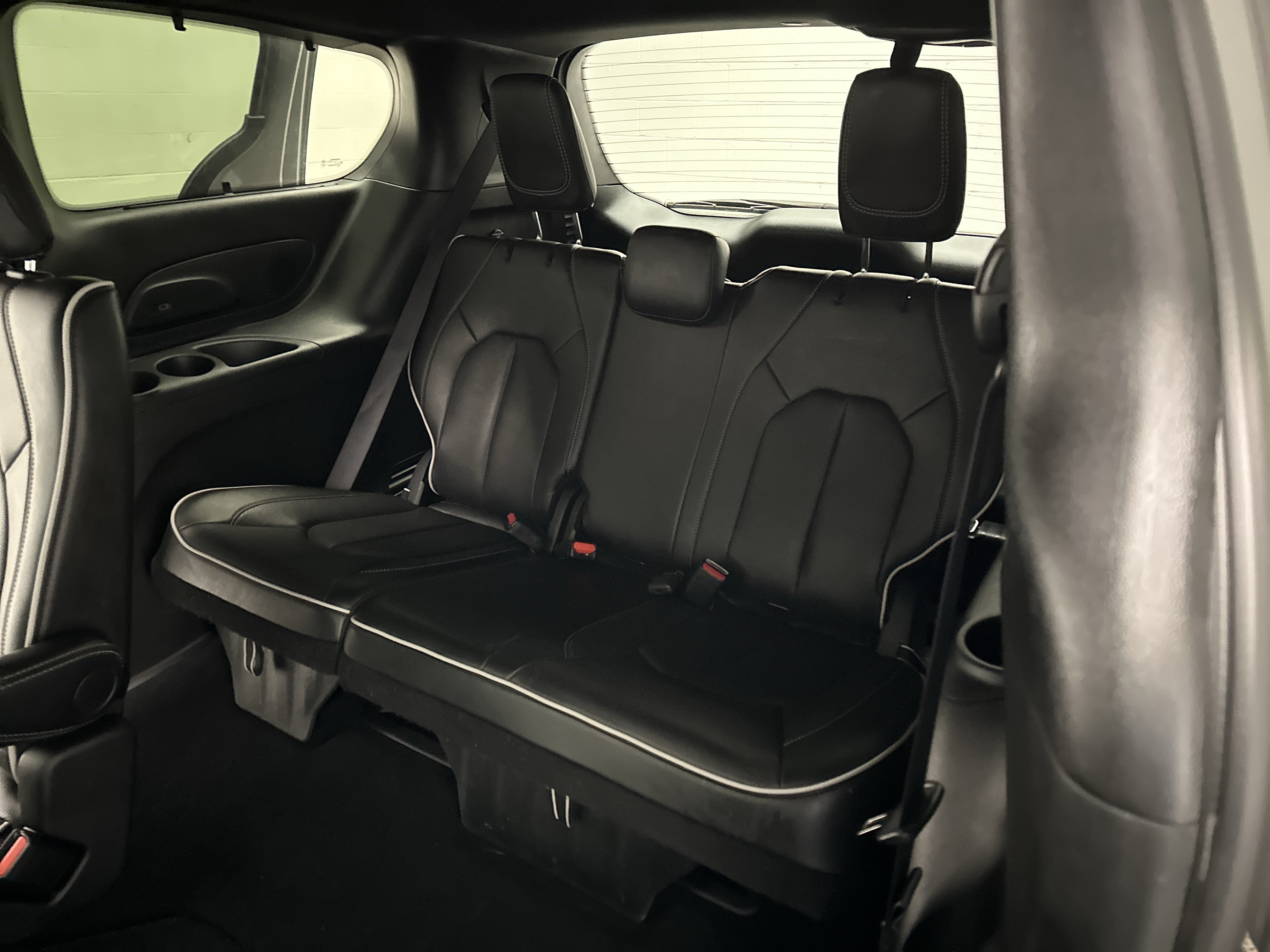 Used 2025 Chrysler Pacifica Limited FWD image 23